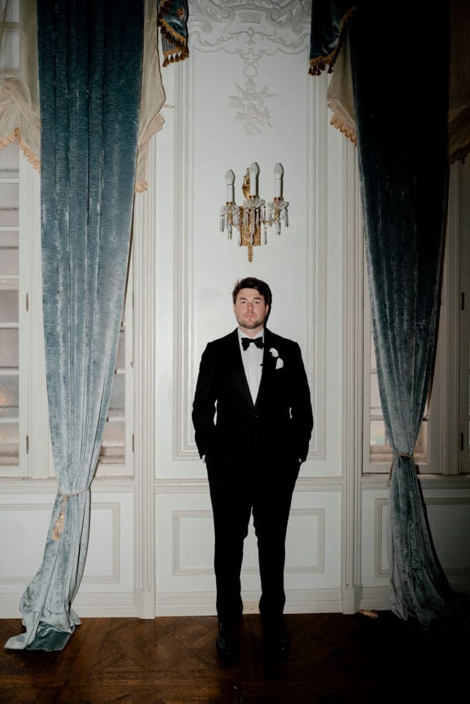 portrait of the groom before the ceremony